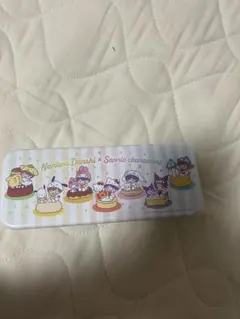 なにわ男子 × サンリオキャラクターズ つめてねハイチュウ缶ケース