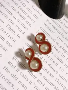 ヴィンテージ ピアス　パール×ツヤ　エナメル赤　JS