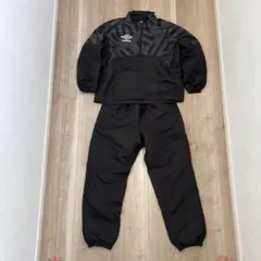 Umbro ブラック ピステ・ウィンドブレーカー