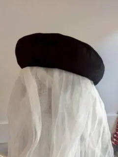 黒のベレー帽
