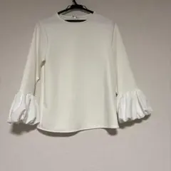 Fit more ホワイト フレアスリーブ トップスのサムネイル