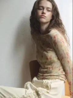 ZARA フローラルプリントニットトップスのサムネイル