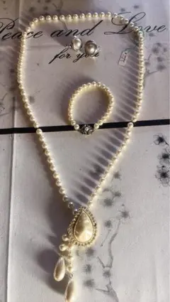 ホワイトパールのブライダルアクセサリーセット