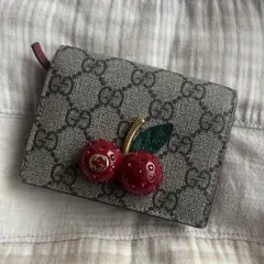 【箱あり】GUCCI チェリー装飾 二つ折り財布