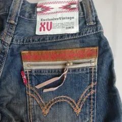 Item thumbnail for item 117801bd-86ec-4810-a36c-b03db3a8e43f