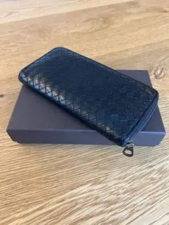 BOTTEGA VENETA イントレチャート　　ラウンドファスナー