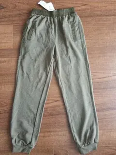新品 未使用 タグ付き coca キッズ スエットパンツ カーキ 140cm