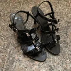 ビジュー装飾のブラックサンダルのサムネイル