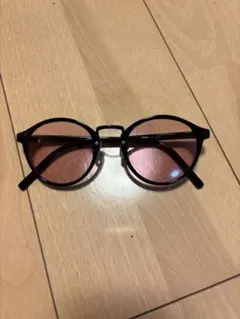 ラウンドサングラス ブラック フレーム ピンクレンズ