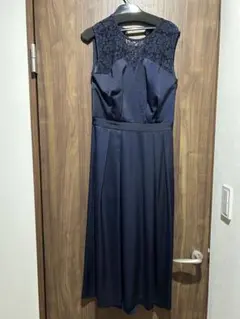 ネイビースリーブレスのレースドレス