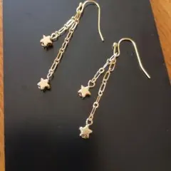 揺れる星のピアス