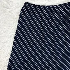 BANANA REPUBLIC ネイビーとホワイトのストライプ フレアスカート