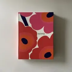 marimekko - 『marimekko「マリメッコ」展』300部限定展示会図録 トピックス | マリメッコ展 デザイン、ファブリック、ライフ