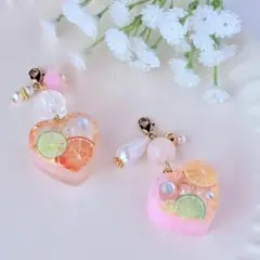 56　シャカシャカキーホルダー　レジン シェイカー　2個セット　フルーツ