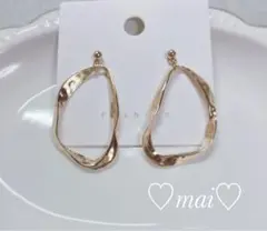 No.1118 変形オーバルゴールド大ぶり　ピアス　イヤリング　ハンドメイド