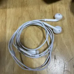 ホワイト 有線イヤホン Lightningコネクタ