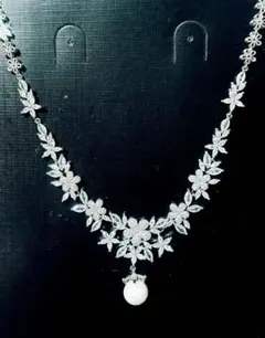 クリアビジューとパールのネックレス　ウェディングアクセサリー　卒花