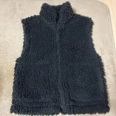 GU 黒　ブラック　ふわふわ　もこもこ　ノースリーブ　ベスト　春秋　タートル