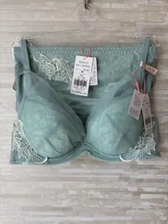 B75&M」トリンプ チャーミングラマー スリムラインDeepV ブラ&ショーツ