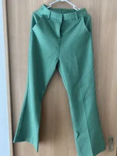 Kastane 緑色のチェック柄フレアパンツ