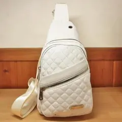 ホワイト キルティング ボディバッグ