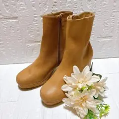 ベージュ ジッパー付き 合成皮革ブーツ