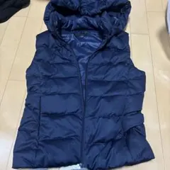 UNIQLO軽くてあったかネイビー フード付き ダウンベスト S