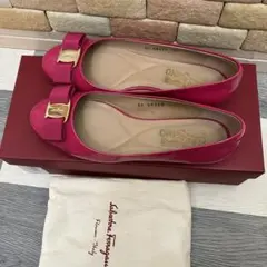 フェラガモ　エナメルパンプス　1cm