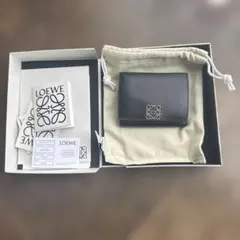 LOEWE 三つ折り財布 ブラックアナグラム トライフォールド6cc ウォレット