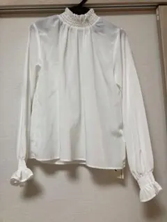【新品タグ付き】ナチュラルビューティー　ホワイト 長袖ブラウス M