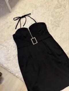 黒のストラップナイトドレス