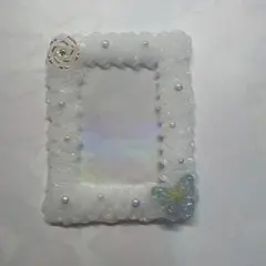 ホイップデコ　硬質トレカカードケース　白色 バラ 蝶　B8