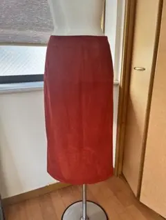 赤いタイトスカート ひざ丈 後ろファスナー