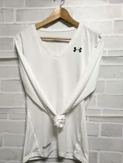 Under Armour ホワイト Vネック長袖シャツ　インナー　紫外線防止