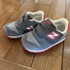 ニューバランス　グレー×レッド　13cm