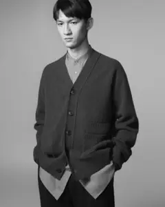 ユニクロ +J プレミアムラムVネックカーディガン