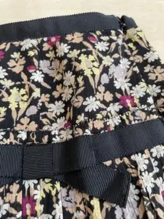 キャシャレル　cacharel コットン花柄スカートのサムネイル