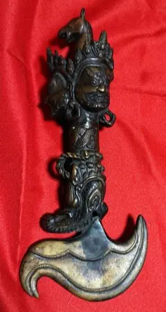 中国古美術・蔵伝工芸・旧チベット収寒鉄刻金剛降魔斧・文房置物・鎮宅