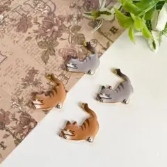 【2005】エナメルチャーム 背伸び猫② 4個 350円