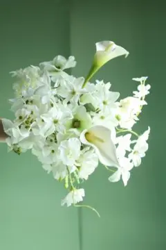 ウエディングブーケ　アーティフィシャルフラワーブーケ　白　カラー　ふんわり