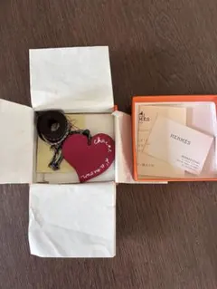 HERMES 【非売品】HERMESエルメス シュバル ゆり木馬 チャーム 赤色