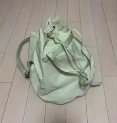 巾着型バッグ クリーム色　ユニクロのサムネイル