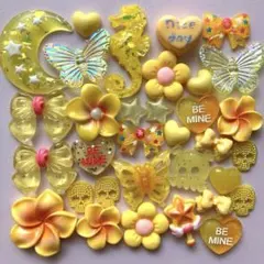 ハンドメイド♡ネイル♡デコパーツ♡イエロー♡蝶、月、ハート、ドクロ、リボン111