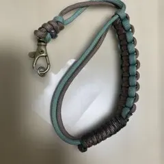 パラコード編み込みスマホストラップ