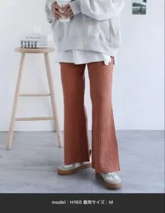 and me ストレッチリブニットフレアパンツ　オレンジ　Lサイズのサムネイル