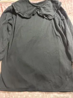 フリル付き襟の黒長袖ミニワンピース