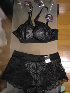 新品袋入り【（B65）ブラック・レースブラジャー ショーツセット 】