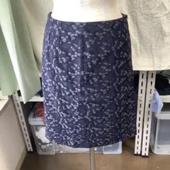 ネイビー レース 花柄 タイトスカート ひざ丈のサムネイル