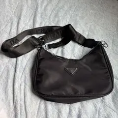PRADA Re-Edition 2005 ブラックショルダーバッグ