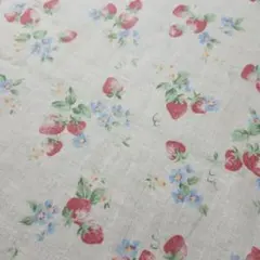 いちごと小花の綿麻生地　いちご柄